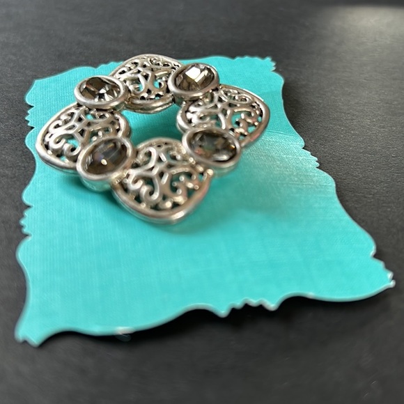 VINTAGE🗝️Metal Broach/Pin with Gems - Picture 3 of 5